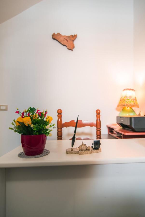B&B U Prufissuri Avola Bagian luar foto